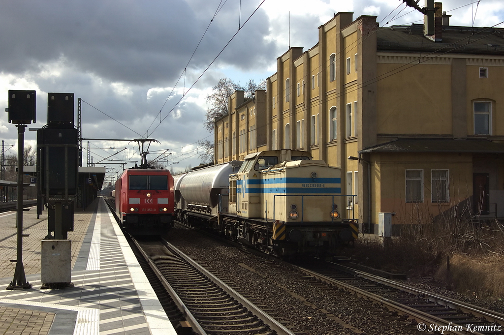 98 80 3293 909-8 ITB - Industrietransportgesellschaft mbH Brandenburg mit einem gemischtem G�terzug im Brandenburger Hbf und ist auf dem Weg zum Brandenburger Gbf. Die 185 353-0 wartet auf die Einfahrt in den Brandenburger Gbf. 08.03.2012