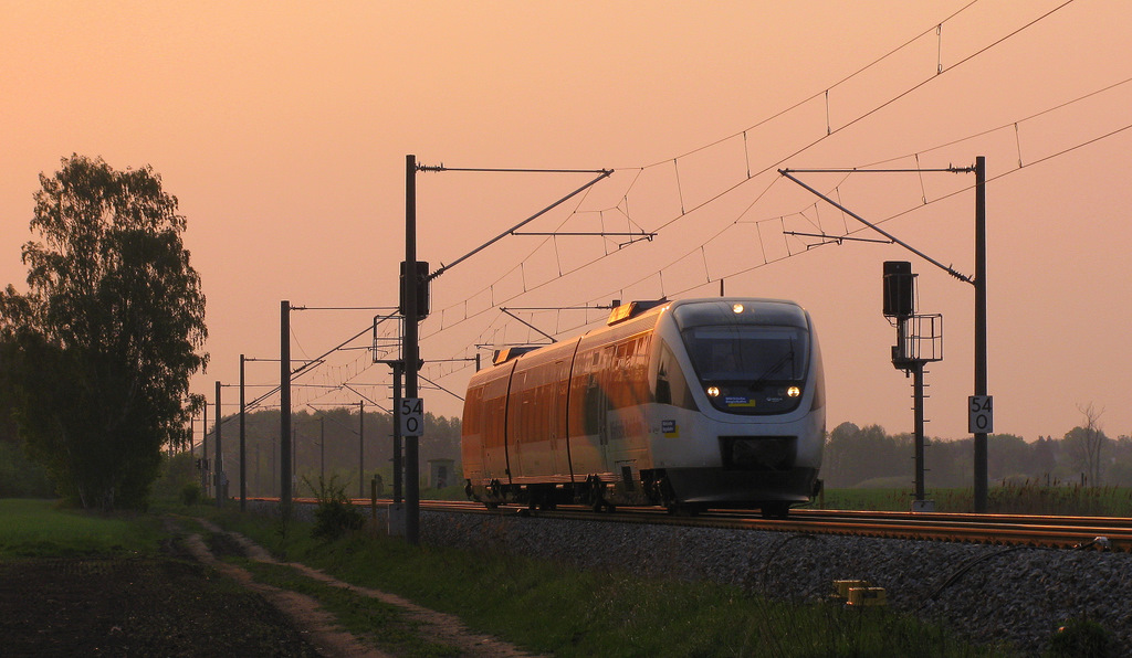 Als n�chstes kam gleich im sch�nen Morgenlicht ein Talent der M�rkischen Regiobahn nach Brandenburg zum Austausch auf der Linie Brandenburg - Rathenow. Viele Gr��e zur�ck an den Tf!