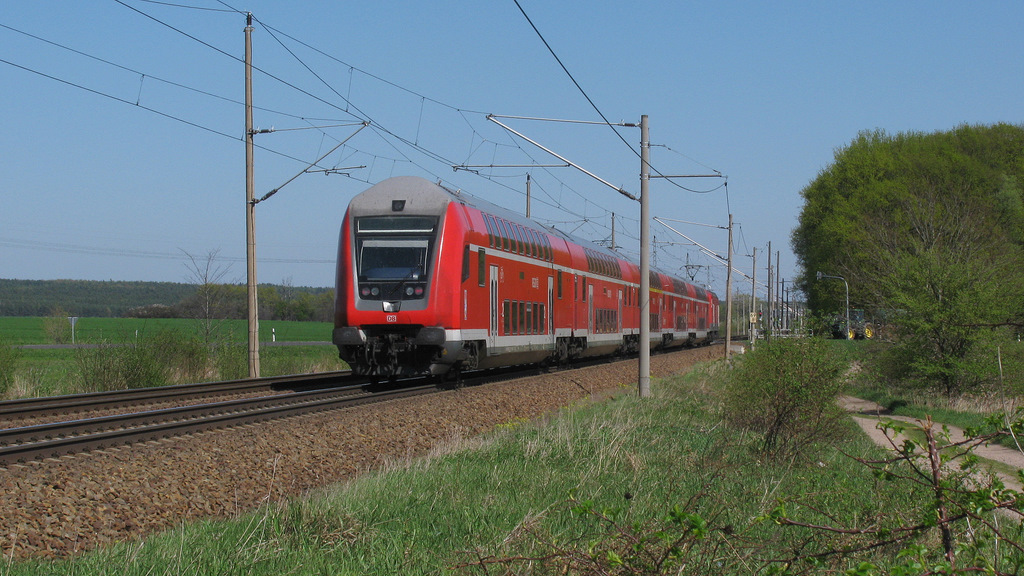 Als n�chstes wurde ein B� zwischen Pillgram und Jacobsdorf aufgesucht. Dort kam zuerst dieser etwas l�dierte STW in Richtung Eisenh�ttenstadt. 20.04.2011