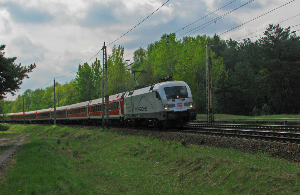Am 02.05.2010 war auch nochmal ein letzter Sonderzug auf der Strecke K�nigs Wusterhausen - L�bbenau. 182 004 f�hrte diesen erfreulicherweise an.