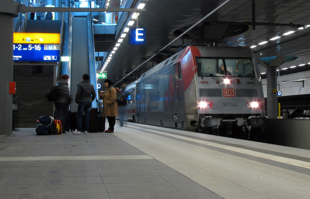 Am 13.02.2010 war 101 144 alias Hertha mit IC 2353 Richtung Eisenach von Berlin unterwegs.