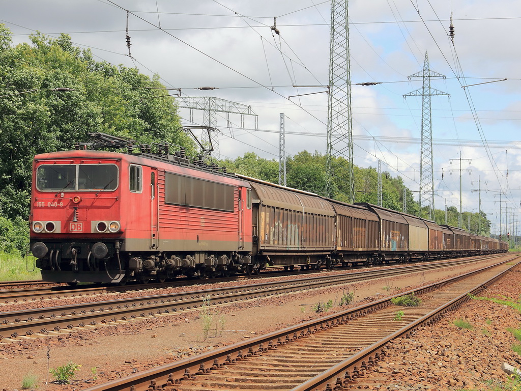 Am 14. Juli 2012 durchf�hrt  155 040-9  mit einem Ganzzug Schiebewandwagen den s�dlichen Berliner Au�enring bei Diedersdorf. 

