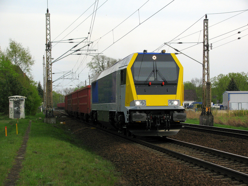Am 29.04.2010 erfreute mich die 264 009 nochmal auf der Strecke K�nigs Wusterhausen - L�bbenau in Bestensee. Einen weiteren Einsatz auf der Strecke gab es aufgrund eines defektes nicht mehr! Hier schl�ngelt sich der Zug �brigens aus der Ausfahrt Bestensees, nachdem er das Regiop�ckchen �berholen lies.