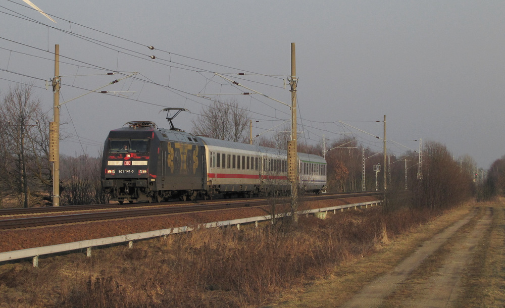 Am Abend des 03.03.2011 kam hier der EC 248  Wawel  durch Tornitz gefahren. Er war von Krakow Glowny nach Hamburg-Altona unterwegs. N�chster Halt ist dann Berlin S�dkreuz.