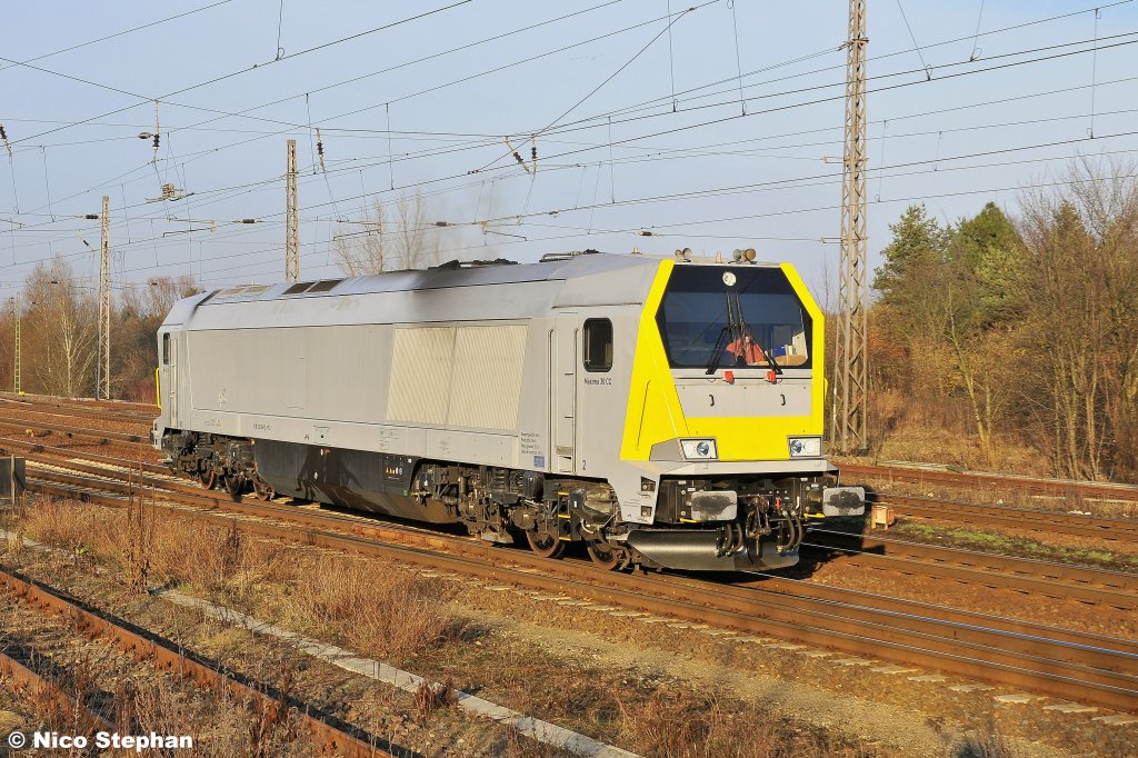 Am sp�ten Nachmittag rollte die  Unternehmenslose  Maxima 30 CC (263 006-9) auf Solotour durch den Bahnhof von Priort (07.02.11)