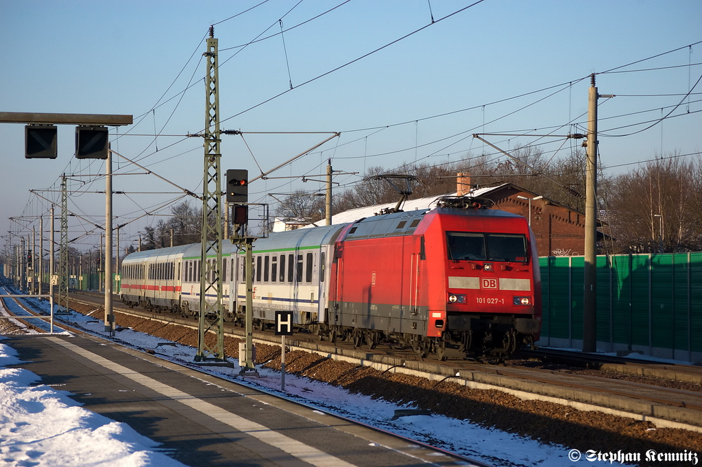 Anstatt eines erhofften MRCE-Taurus war Heute die 101 027-1 am EC 249 von Hamburg Hbf nach Krakow Glowny dran gewesen. Diese Lok wird wohl auch den EC 248 in Cottbus �bernehmen und ihn nach Hamburg bringen. 01.02.2012