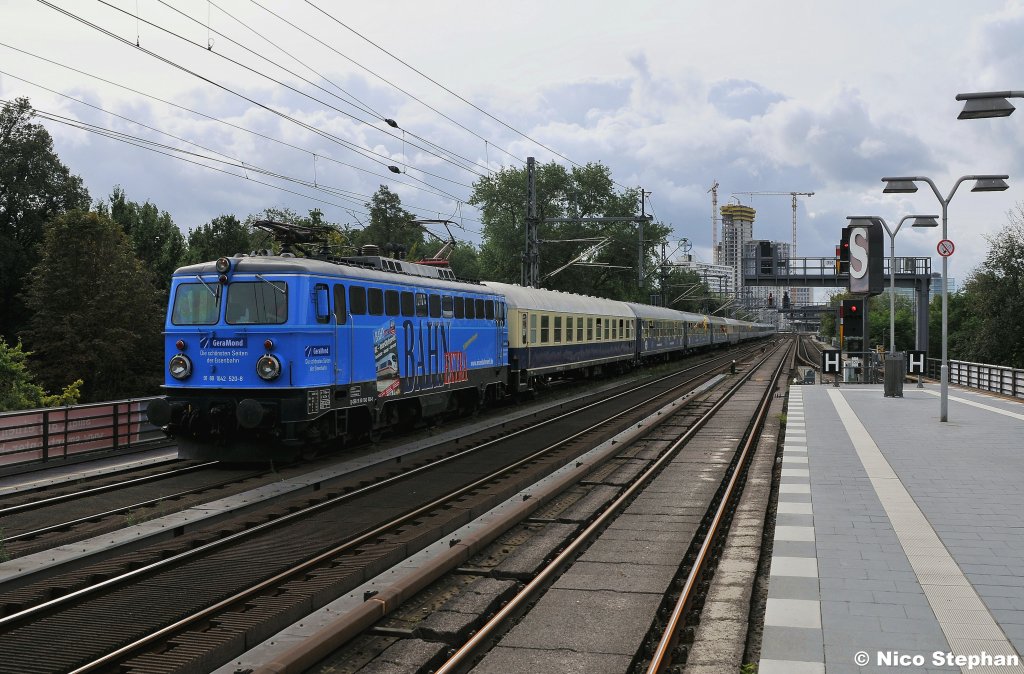 Anti-Atomkraft-Demo in Berlin: Als zweiter Zug kam dann die Centralbahn 1042 520-8 mit ausgestrahlt-Sonderzug-West (DPE 20174 Koblenz-L�tzel - Berlin Hbf) an unseren Linsen vorbei,S-Bhf Tiergarten (18.09.10)