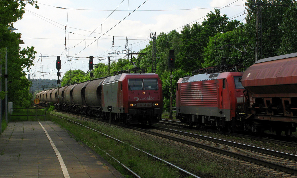 Auch am 25.05.2010 kam die 145 CL 002 von Arcelor mit ihrem Kohlenstaubzug von L�nen S�d nachezu p�nktlich Richtung Eisenh�ttenstadt durch. Gr��e an den Tf!