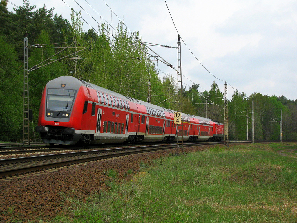 Auch RE 2&acute;s fuhren am 01.05.2010 durch Bestensee gen Cottbus. N�chster Halt war Brand (Niederlausitz), an diesem vorletzten Betriebstag.