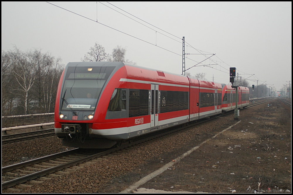 Auf der RE6 nach Wittenberge ist die Doppeltraktion 646 011-6 und 646 029-8 unterwegs (gesehen Berlin Jungfernheide 18.02.2011)