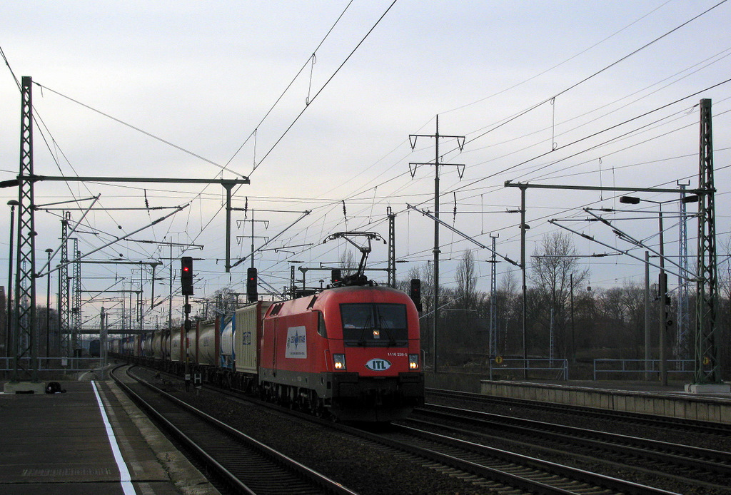 Bald ist es um sie geschehen.Die ITL-Taurus werden noch dieses Jahr wieder zur �BB zur�ckkehren und leider nicht mehr wie hier am 5.12. in Berlin Sch�nefeld zu sehen sein.