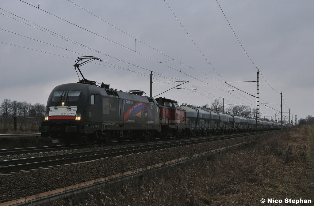 Bei dunkelsten Lichtverh�ltnissen kam noch ES 64 U2-002 der EGP samt 212 024-4 und einem Zementzug angerollt,B� 72 bei Priort (18.03.11)