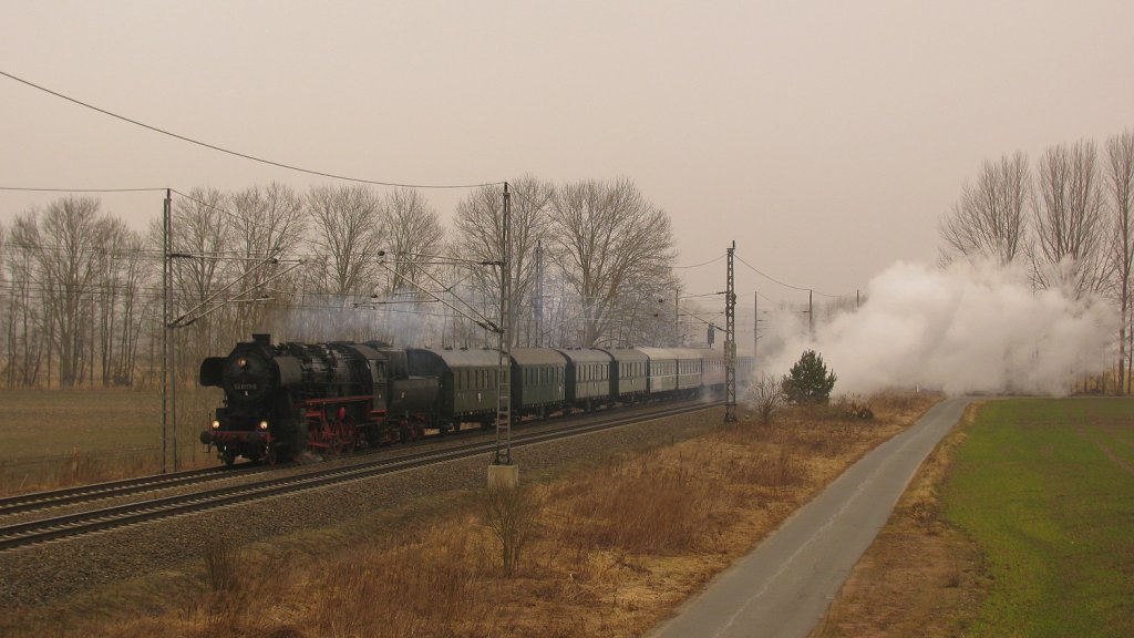 Danach kam unser eigentliches Ziel f�r den 05.03.2011 durch Trebbin. Es war 52 8177-9 mit dem DPN 91685 (Sch�neweide - Treuenbrietzen - Sch�neweide) mit + 3 durch Trebbin.