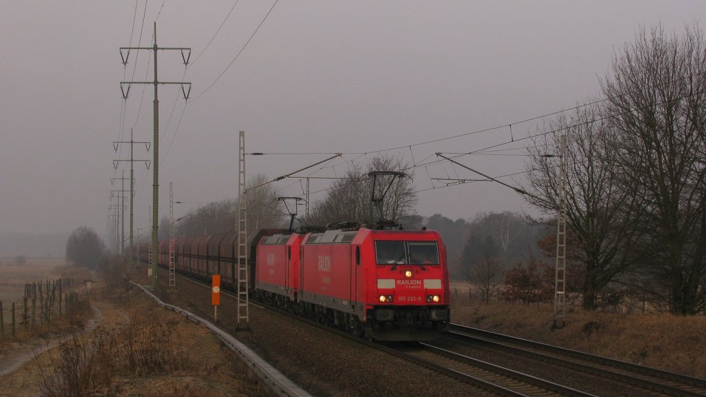 Dann ging es zur n�chsten Station, diese hie� Diedersdorf. 185 293-8 und 185 301-9 mit einem Erzzug von Hamburg nach Ziltendorf kam am 05.03.2011 als erstes durch Diedersdorf. Nochmal ein freundlichen Gru� zur�ck an den Tf!