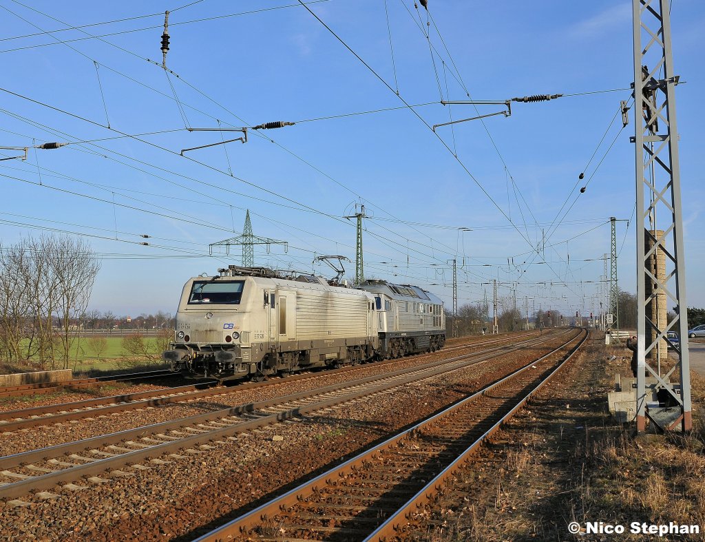Das wei�e Fretchen E37 528 war mit ITL W232.01 auf Solotour unterwegs,hier im bahnhof von Saarmund (09.02.11)
