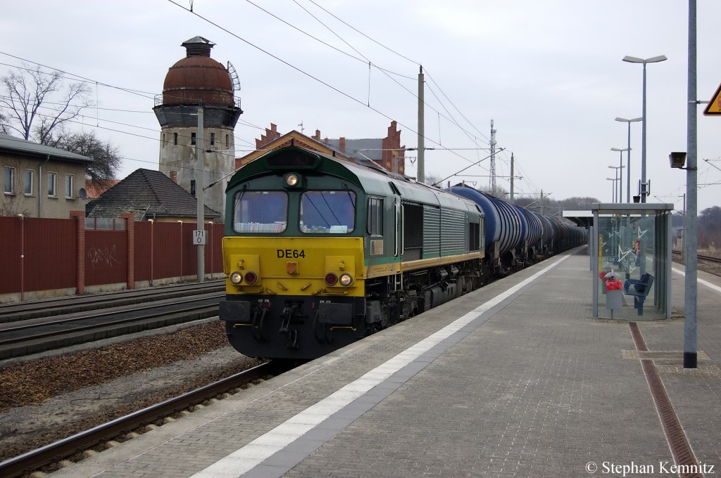 DE 64 (266 064-5) HGK mit Dieselkraftstoff oder Gas�l oder Heiz�l (leicht) Kesselzug in Rathenow in Richtung Stendal unterwegs. 25.03.2011