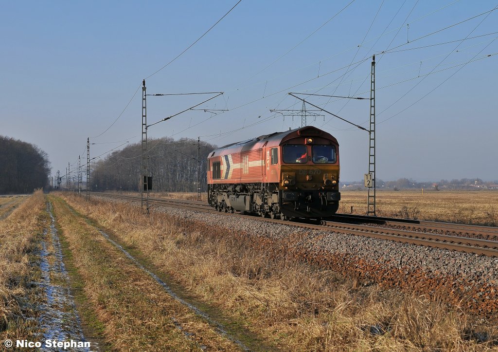 DE 670 von HGK durcheilt auf Solotour die Felder von Ahrensdorf (29.01.11)