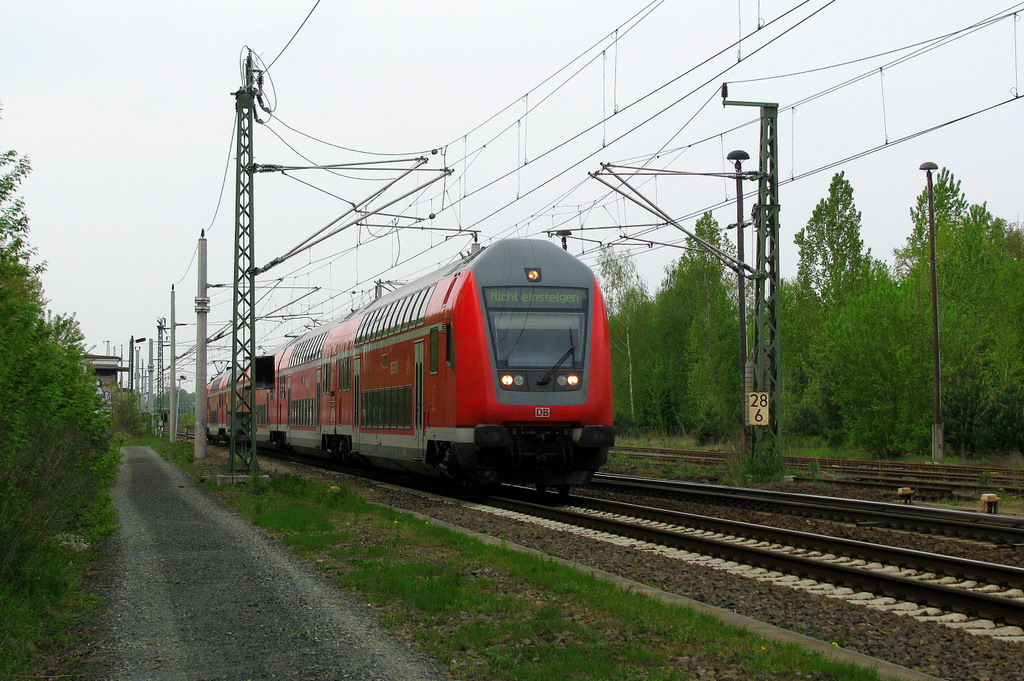 Der letzte Zug auf der Tour von Hannes und mir am 1.Mai 2010 war dieser leere RE 1, welcher von Berlin Richtung Cottbus unterwegs war und gerade aus K�nigs Wusterhausen ausf�hrt.