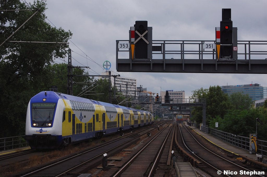 Der Metronom-Sonderzug (Rotenburg - Berlin-Ostbahnhof) ist in Berlin angekommen und f�hrt seiner Endstation entgegen,S-Bhf Tiergarten (05.09.09)
