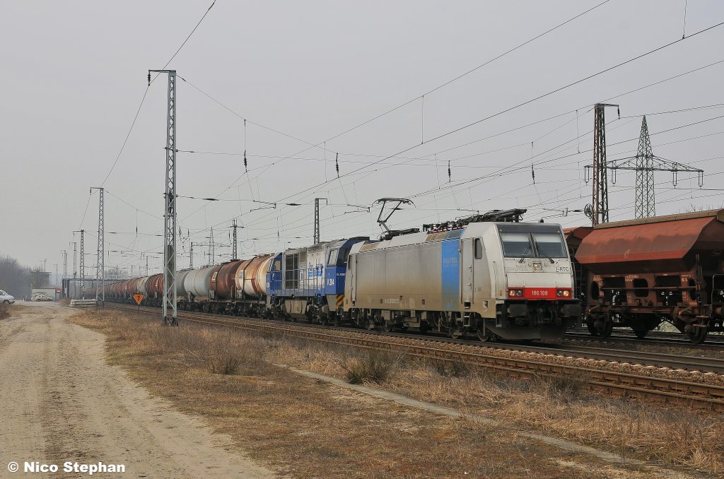 Der wahrscheinlich interessanteste G�terzug des Tages war 186 108-7 von Railpool,im Einsatz f�r die Rurtalbahn,welche mit einem Kesselzug unterwegs war,Saarmund (15.03.11)