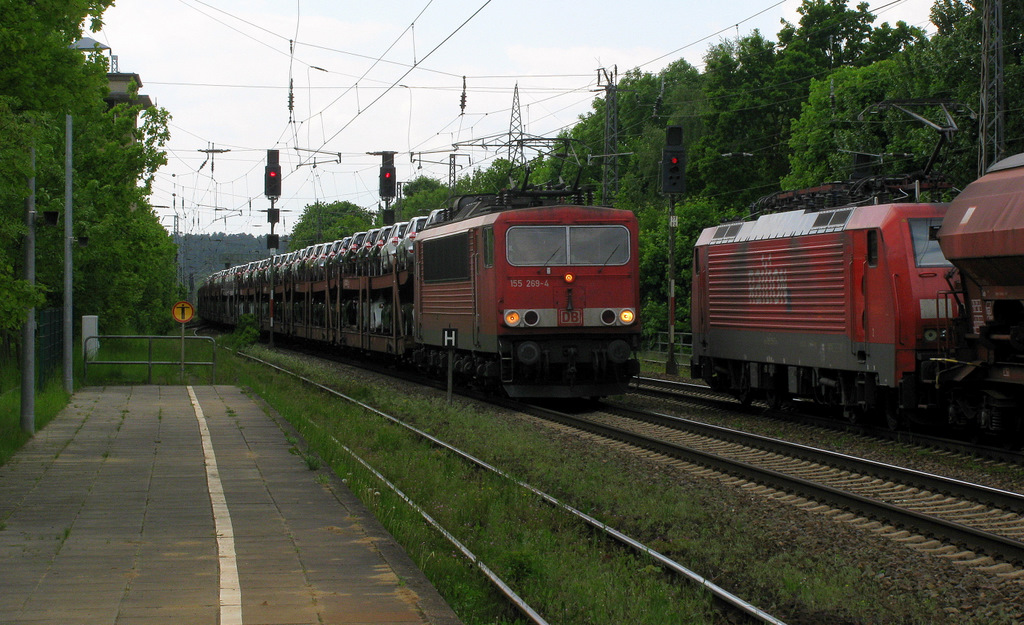 Die 189 055 begegnete dann der 155 269, welche den CS 48997 mit -19 um 15:16 am 25.05.2010 von Montzen nach Mszczonow brachte (sie hat in Aachen West �bernommen, wie weit sie bleibt, wei� ich nicht). Ladung waren frische Toyotas.