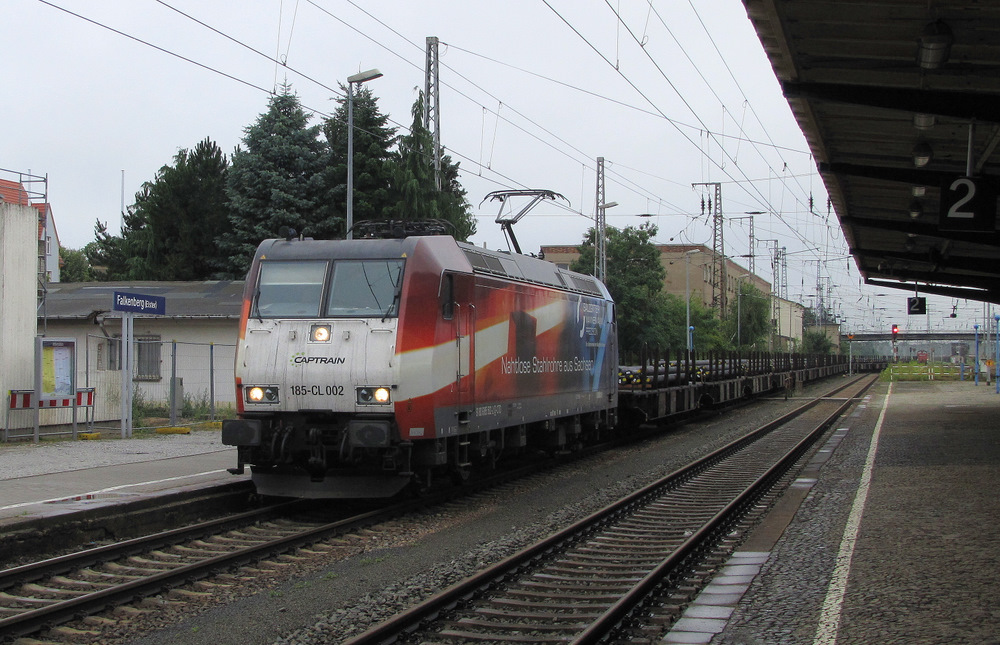 Die �berraschnung des Tages kam in Form von 185-CL 002. Sie fuhr mir am 04.07.2011 in Falkenberg(E) vor die Linse.