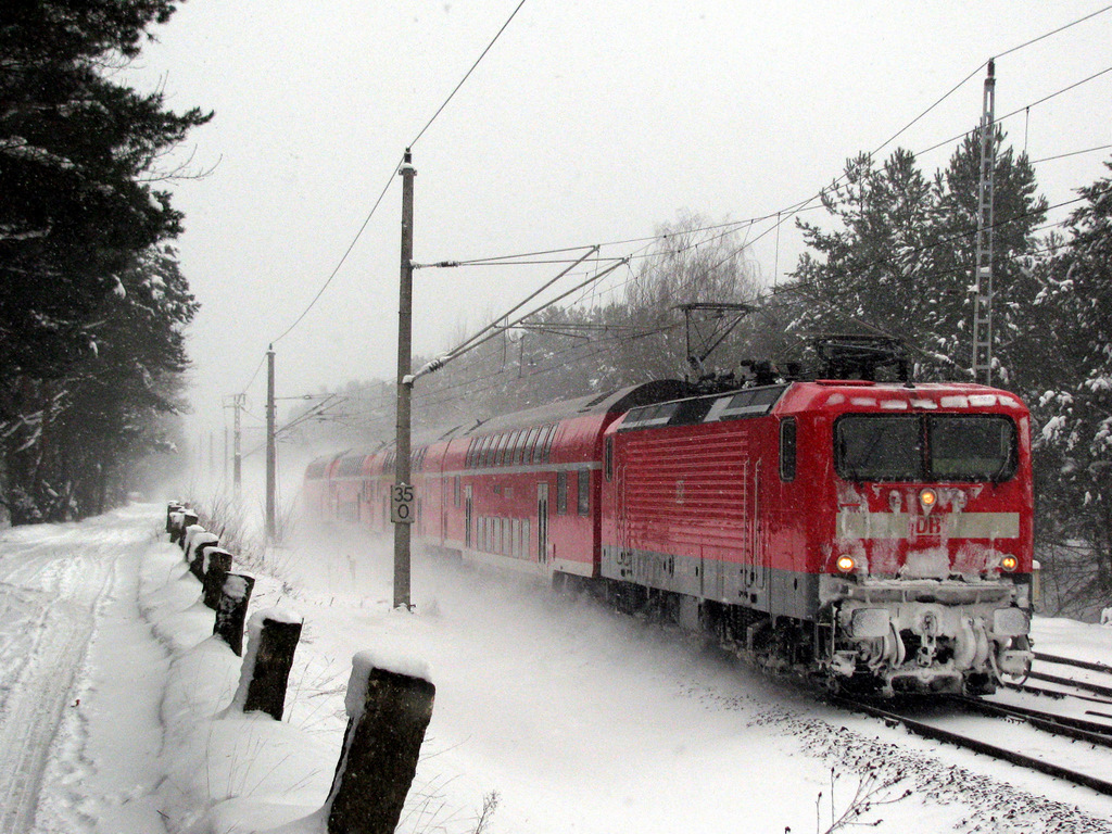 Diese unbekannte 112 kam mit ihrem RE 2 nach Rathenow am 09.01.2010 p�nktlich durch Bestensee.