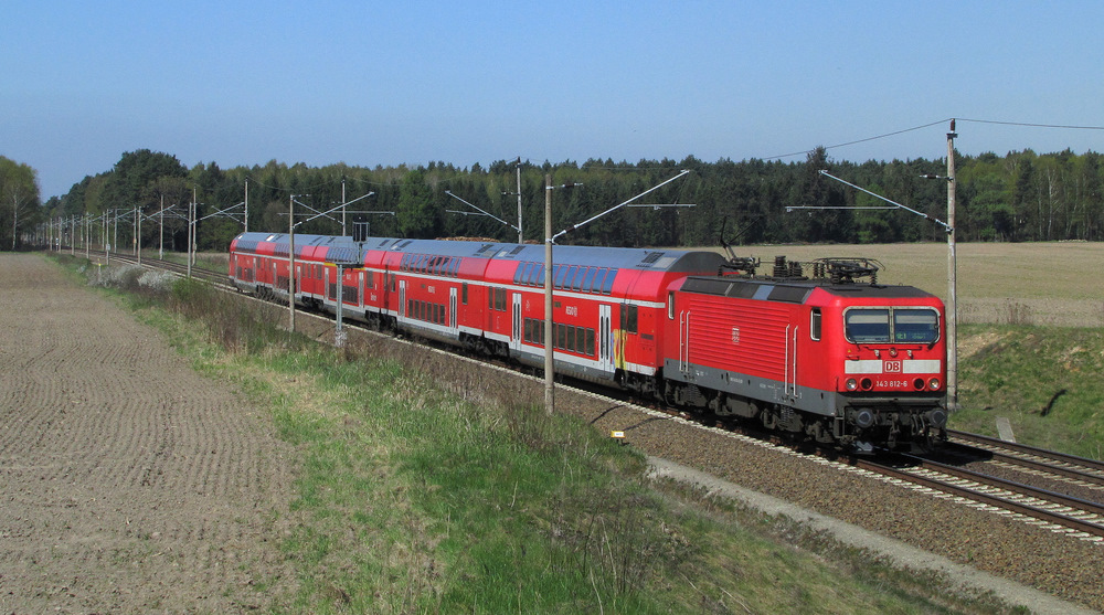 Eine gro�e �berraschung an diesem Tag: Eine 143 am RE1! Sie pendelte am 20.04.2011 immer zwischen Frankfurt/Oder und Brandenburg Hbf. Hier ist sie gerade am RE nach Frankfurt/Oder dran. 20.11.2011 