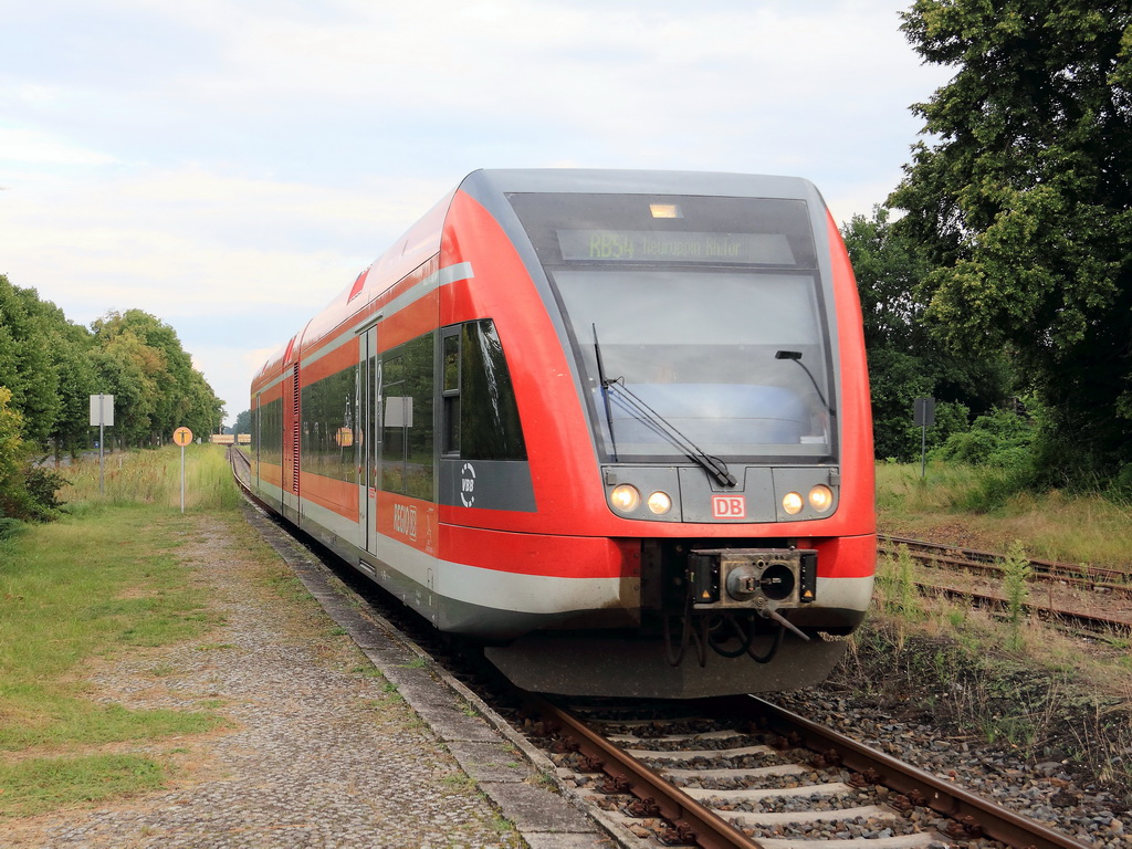 Einfahrt BR 646 mit den RB 54 (RB 28795) in den Bahnhof Rheinsberg (Mark) am 08.08.2012 um von dort wieder als RB 28794 nach Berlin Spandau zur�ckzukehren. 