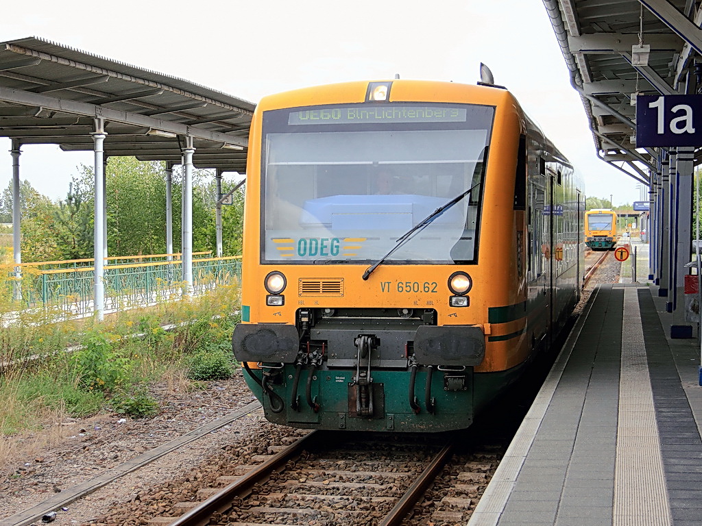 Einfahrt VT 650.70 als OE 79314 nach Berlin Lichtenberg in Bad Freienwalde am 12. September 2012. 