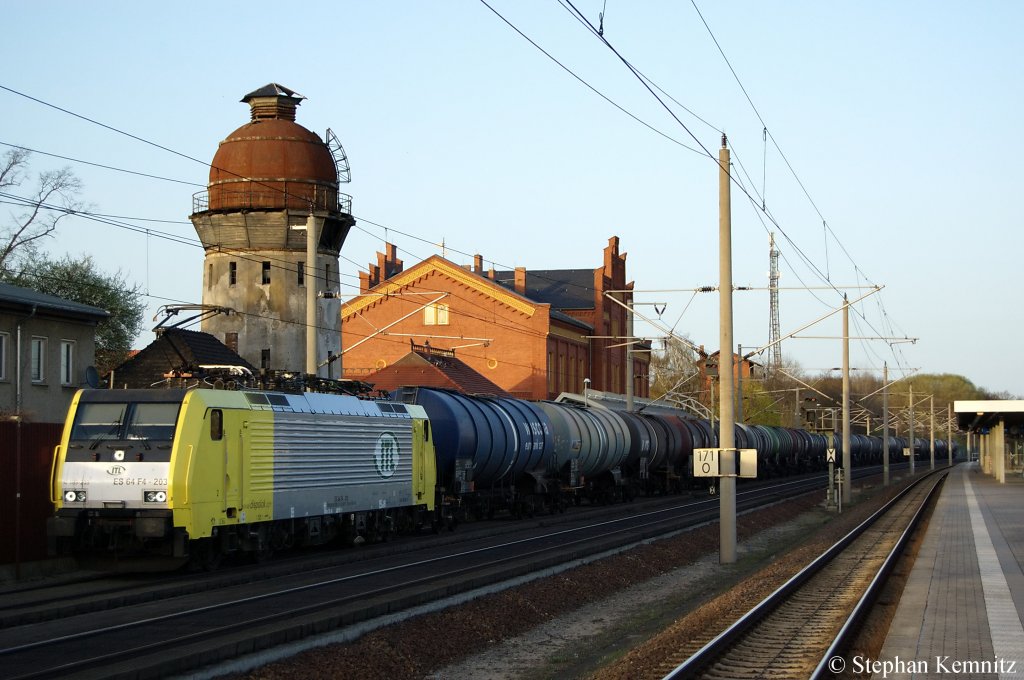 ES 64 F4 - 203 (189 203-3) ITL mit Erd�ldestillate oder Erd�lprodukte Kesselzug in Rathenow in Richtung Stendal unterwegs. 10.04.2011