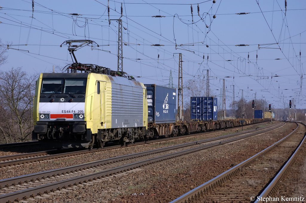 ES 64 F4 - 205 (189 205-8) MRCE in Dienst f�r die ITL mit Containerzug in Saarmund. 29.03.2011