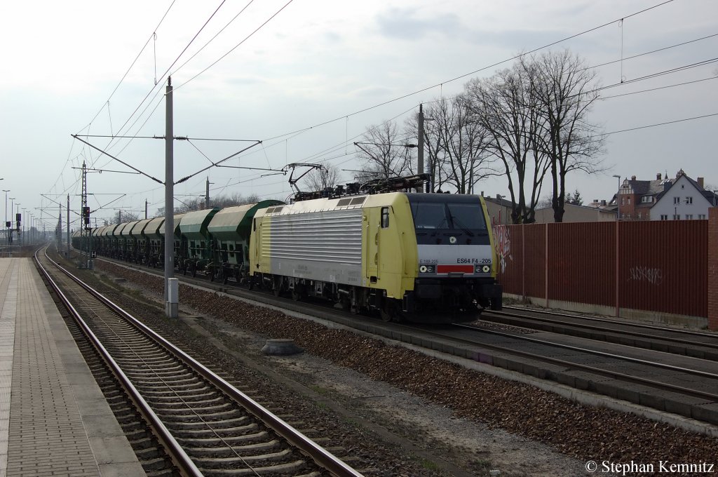 ES 64 F4 - 205 (189 205-8) Dispolok im Dienst f�r die ITL mit ITL eigenden Fcs Waggon in Rathenow in Richtung Wustermark unterwegs. 03.04.2011