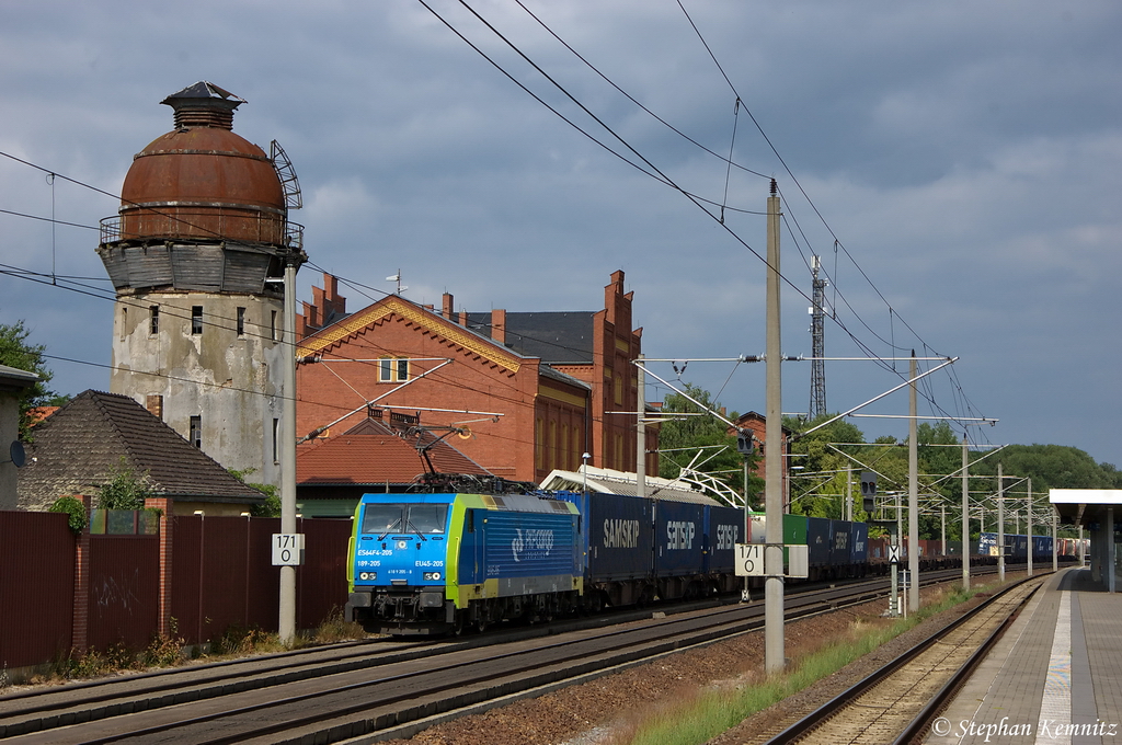 ES 64 F4 - 205 (189 205-8) MRCE Dispolok GmbH f�r PKP CARGO  EU45-205  mit einem Containerzug in Rathenow und fuhr in Richtung Stendal weiter. 28.06.2012
