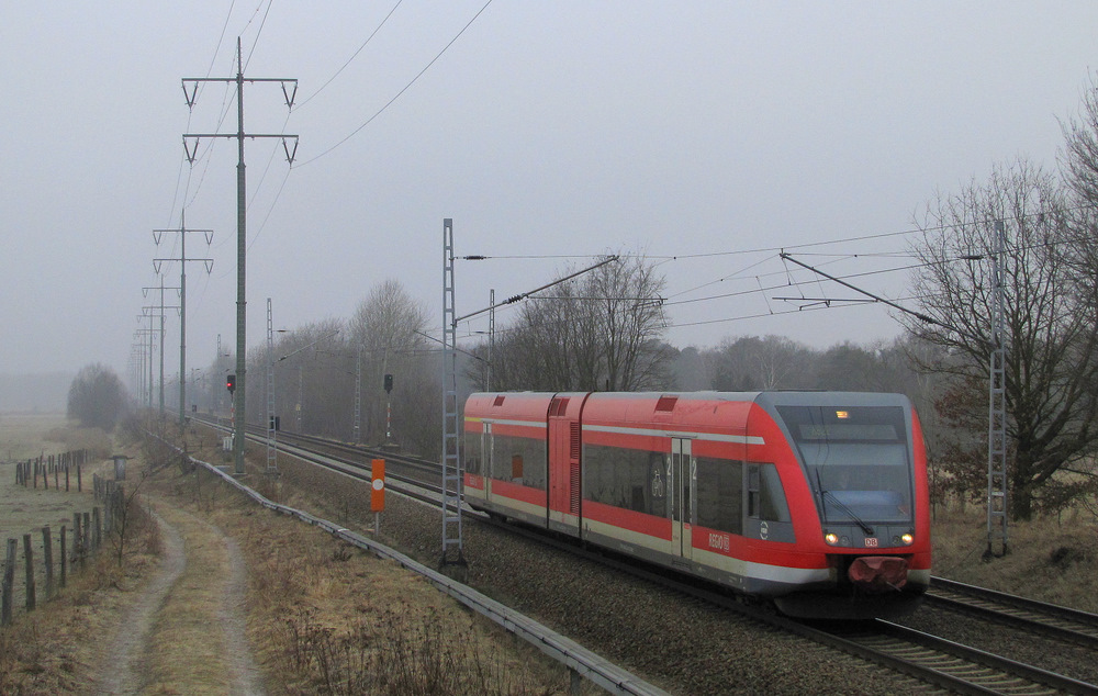 Hier seht man eine RB 22, welche von Potsdam Hbf nach Berlin Sch�nefeld Flughafen unterwegs ist. Diedersdorf den 05.03.2011