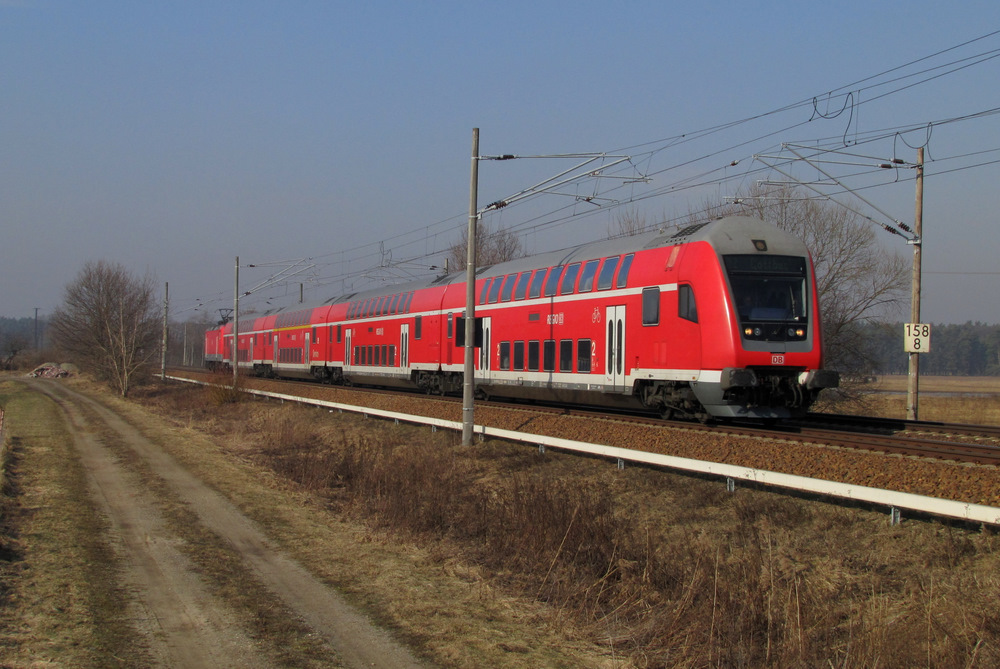 Hier zu sehen der Umleiter-RE2 von Berlin Hbf(tief) nach Cottbus. Hier durchf�hrt er Tornitz und ist in wenigen Minuten in Cottbus. 03.03.2011
