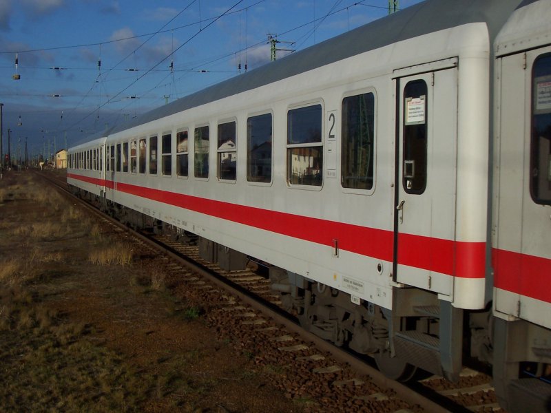 Immer am Freitag und Samstag fuhren damals noch 2  �ltere  Waggons, mit der Bauart  Bimz , am EC 241  Wawel  von Hamburg-Altona nach Krakow Glowny. Die beiden Waggons fahren aber blo� bis Cottbus. L�bbenau/Spreewald den 08.12.2007 
