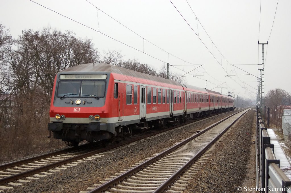 In Falkenberg(Elster) f�hrt der RE10 (RE 18459) nach Cottbus ein, geschoben wird der Zug vom DB Taurus 182 004-2  Porsche . 19.02.2011