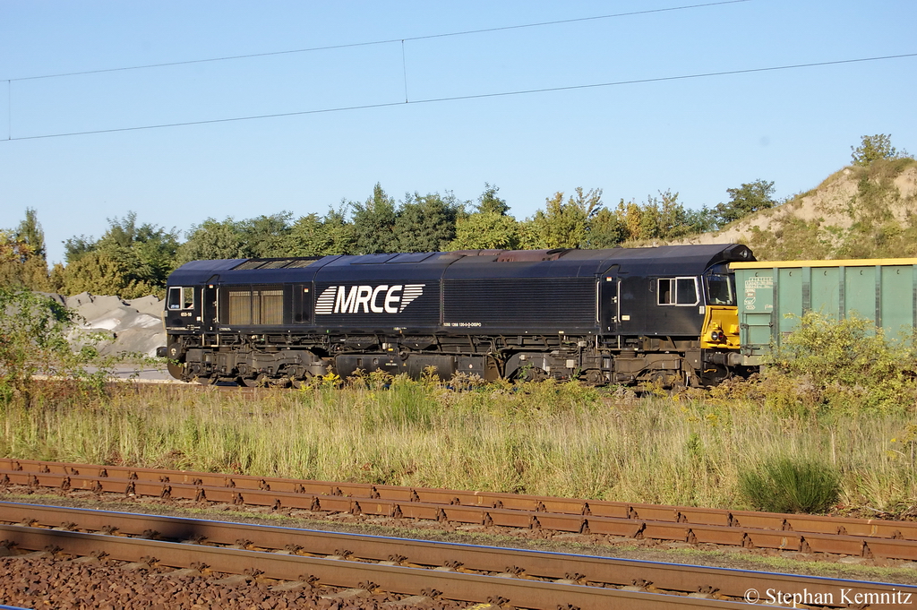 JT-10/653-10 (266 120-5) MRCE rangierte mit einigen G�terwagen in Satzkorn herum. 30.09.2011