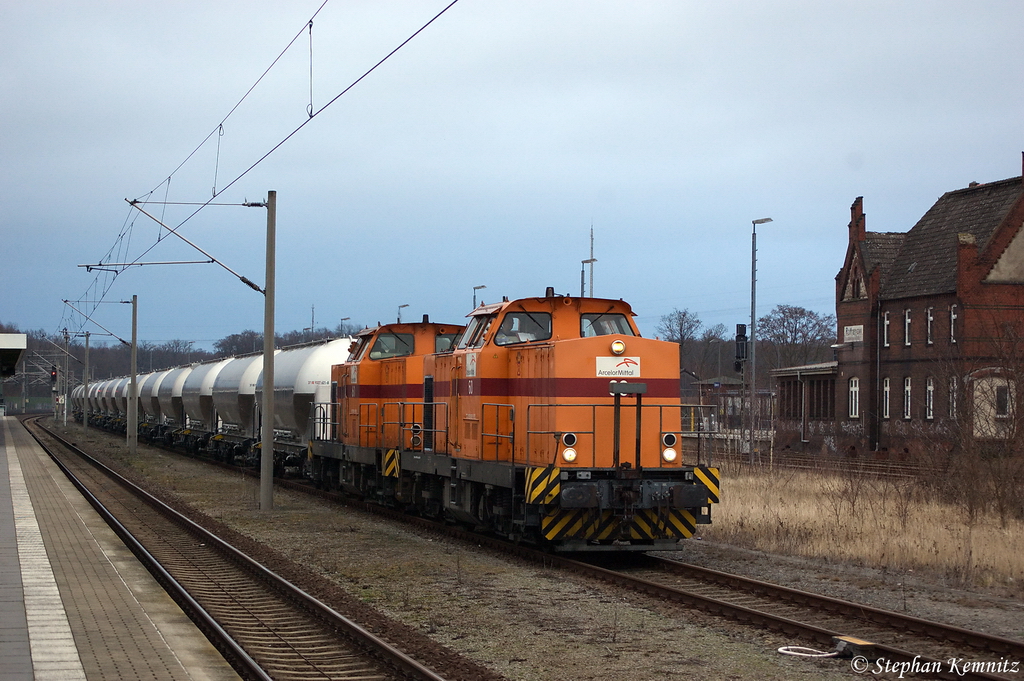 Lok 60 (293 060-0) & Lok 61 (293 061-8) ArcelorMittal Eisenh�ttenstadt GmbH mit einem Kesselzug in Rathenow. Nach der Einfahrt der OE51 aus Brandenburg, ging es f�r den Kesselzug weiter zum Premnitzer Gewerbegebiet. 29.02.2012