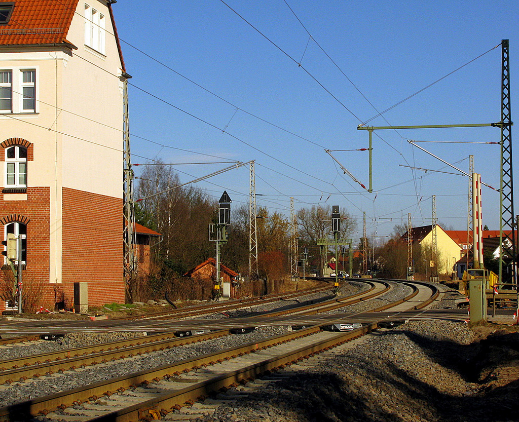 Mal was aktuelles. Am 12.02.2011 schaut die G�rlitzer Bahn im Bahnhof Bestensees schon sehr fertig aus, doch auf den restlichen Abschnitten ist man noch nicht so weit. Dennoch ist man weiterhin zuversichtlich bis zum 01.05.2011 fertig zu sein.