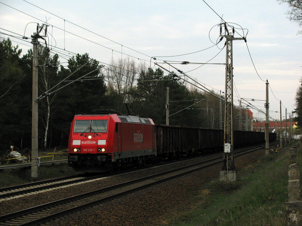 Mal wieder Drehstrom am Kohlenzug K�nigs Wusterhausen - Spreewitz. 185 220-1 hatte am 15.04.2010 die Ehre.