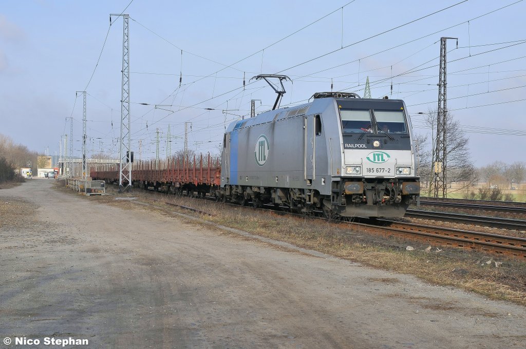 Mit ein paar Res-Wagen war 185 677-2 unterwegs,Saarmund (23.03.11)