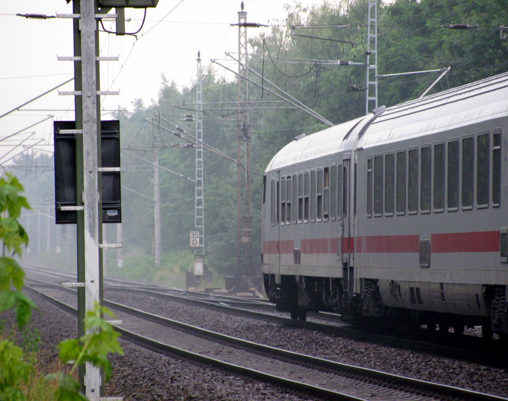 Naschuss auf den langsam heraus beschleunigenden IC 2131  Ostfriesland  nach Cottbus, welcher aufgrund eines Unwetters am 01.07. bis dort ca. 70 min + ansammelte.