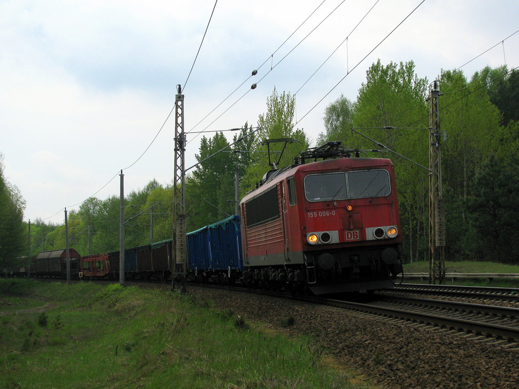 Noch weiter in den S�den gesprungen kam schon die 155 006-0 am 1.Mai 2010 um die Ecke. Gr��e an den Tf und sollte er mitlesen w�rde ich mich �ber das Gegenfoto freuen!
