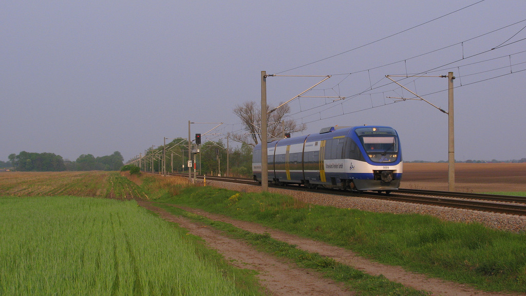 OLA 0009 war der R�cktausch Triebwagen von der Strecke Brandenburg - Rathenow und f�hrt hier wieder Richtung Werder zur�ck. Hier auch wieder viele Gr��e an den Tf ! 29.04.2011