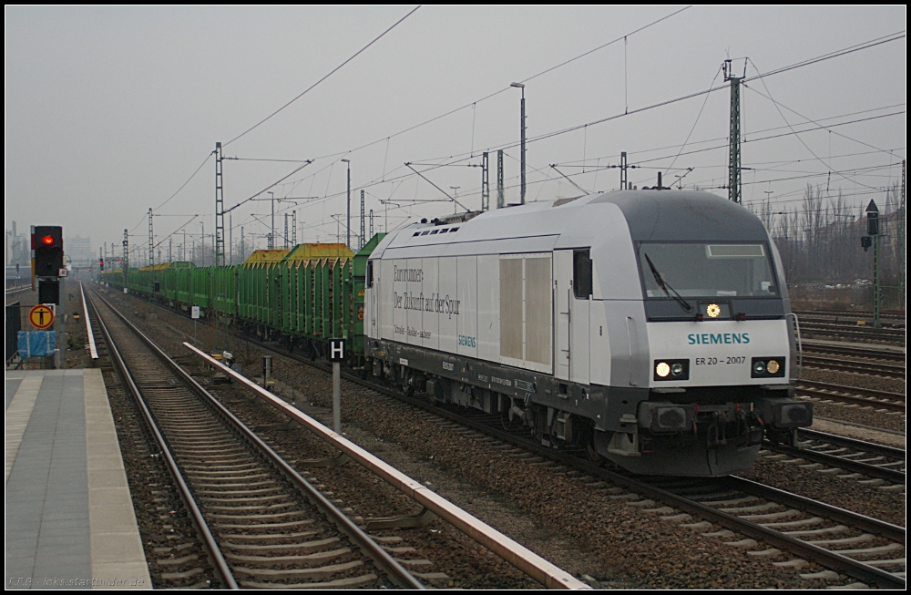PRESS ER 20-2007  Siemens  mit einem Holzzug unterwegs (gesehen Berlin Beusselstra�e 18.02.2011)