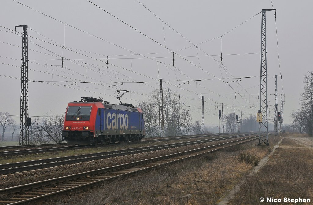 Re482 038-7 war auf Solotour gen Seddin unterwegs,Saarmund (15.03.11)