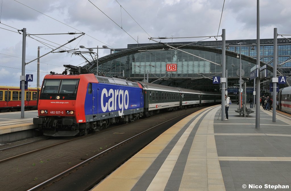 SBB Re482 027-0 bei der Ausfahrt,Berlin Hbf (18.09.10)
