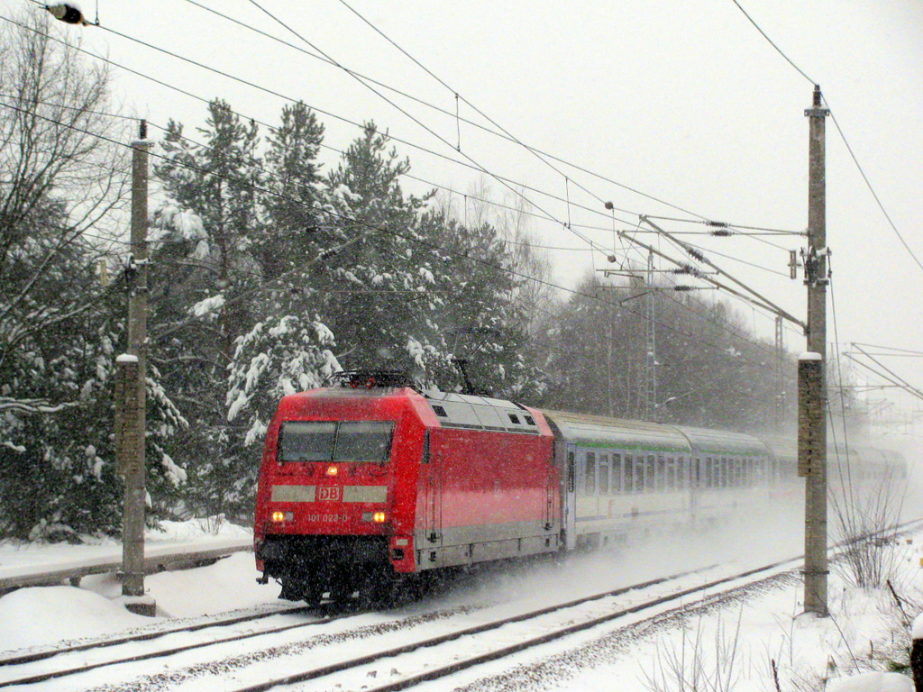 Um 10:55 am 09.01.2010 (ahnte noch niemand, dass am Abend der gesamte Bahnverkehr eingestellt werden w�rde) kam der EC 341 Wawel nach Krakau mit + 30. Grund war das Warten auf Anschlussfahrg�ste.